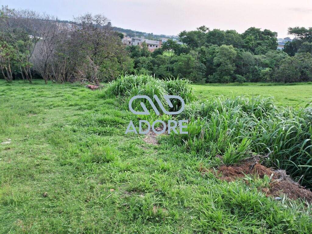 Área à venda no Jardim Celani: 