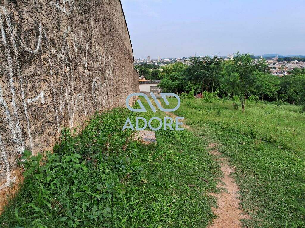 Área à venda no Jardim Celani: 