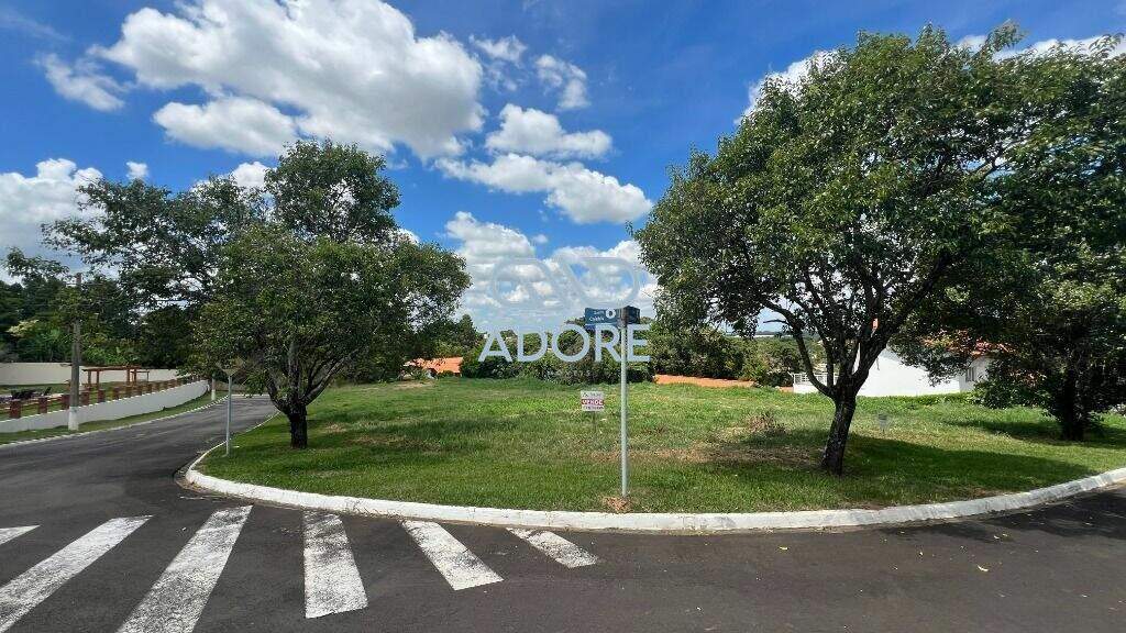 Terreno à venda no Parque Village Castelo: 