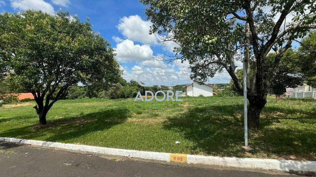 Terreno à venda no Parque Village Castelo: 