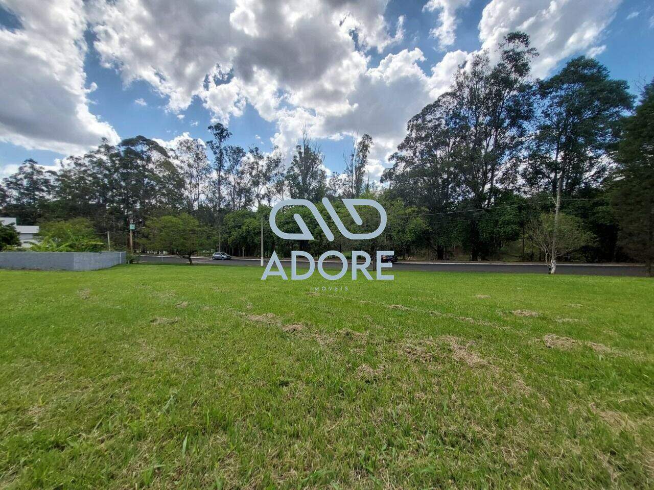 Terreno à venda no Parque Village Castelo: 