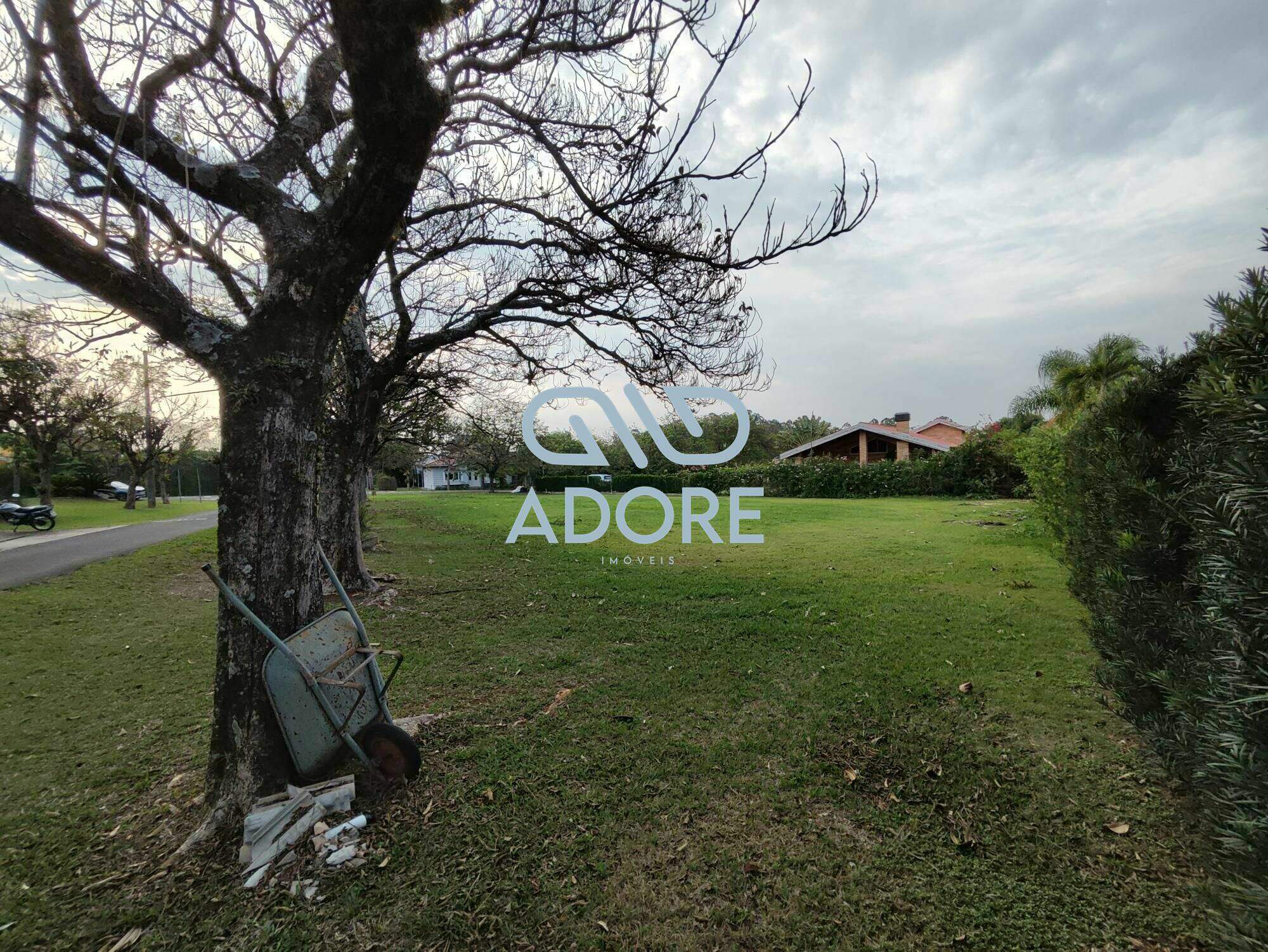 Terreno à venda no Condomínio Primavera : 