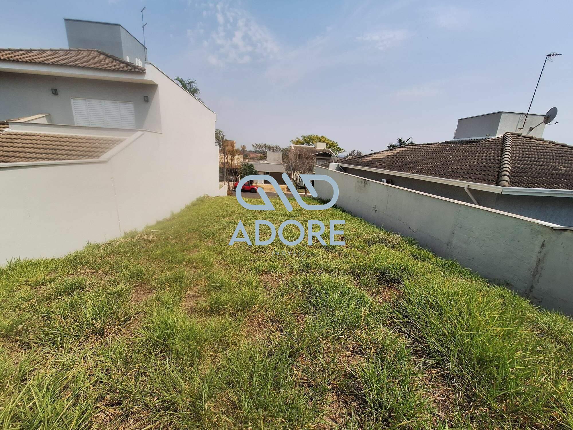 Terreno à venda no Parque do Varvito: 