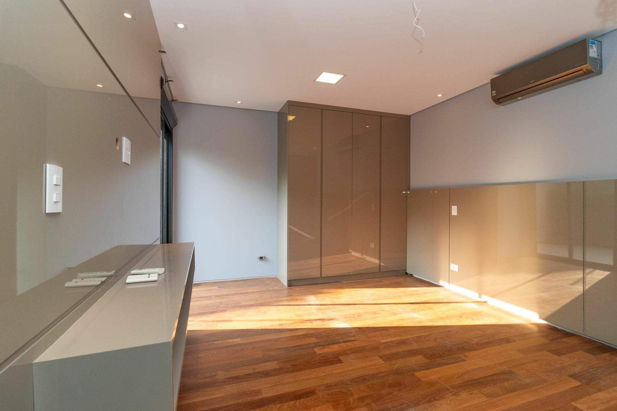 Casa de Condomínio à venda no Condomínio Plaza Athénée: 