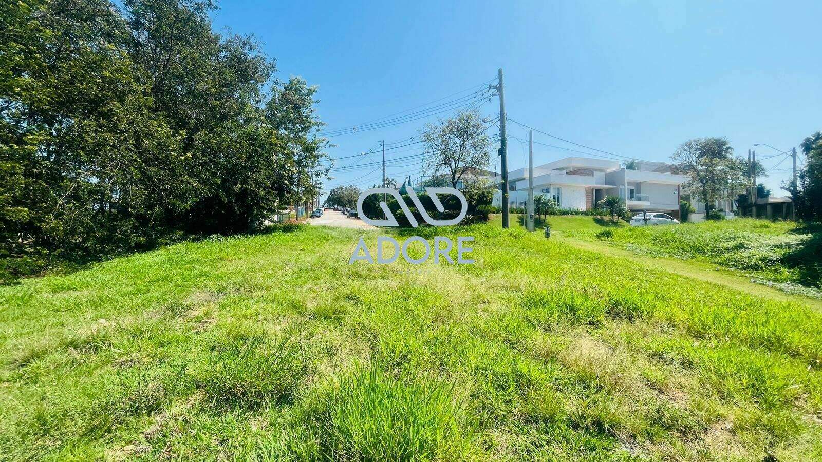 Terreno à venda no Condomínio Plaza Athénée: 