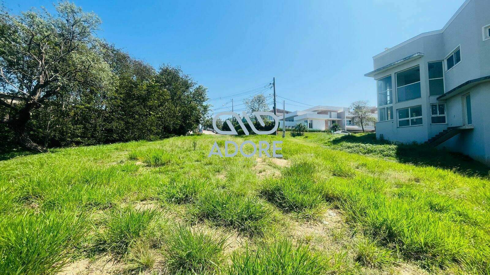 Terreno à venda no Condomínio Plaza Athénée: 