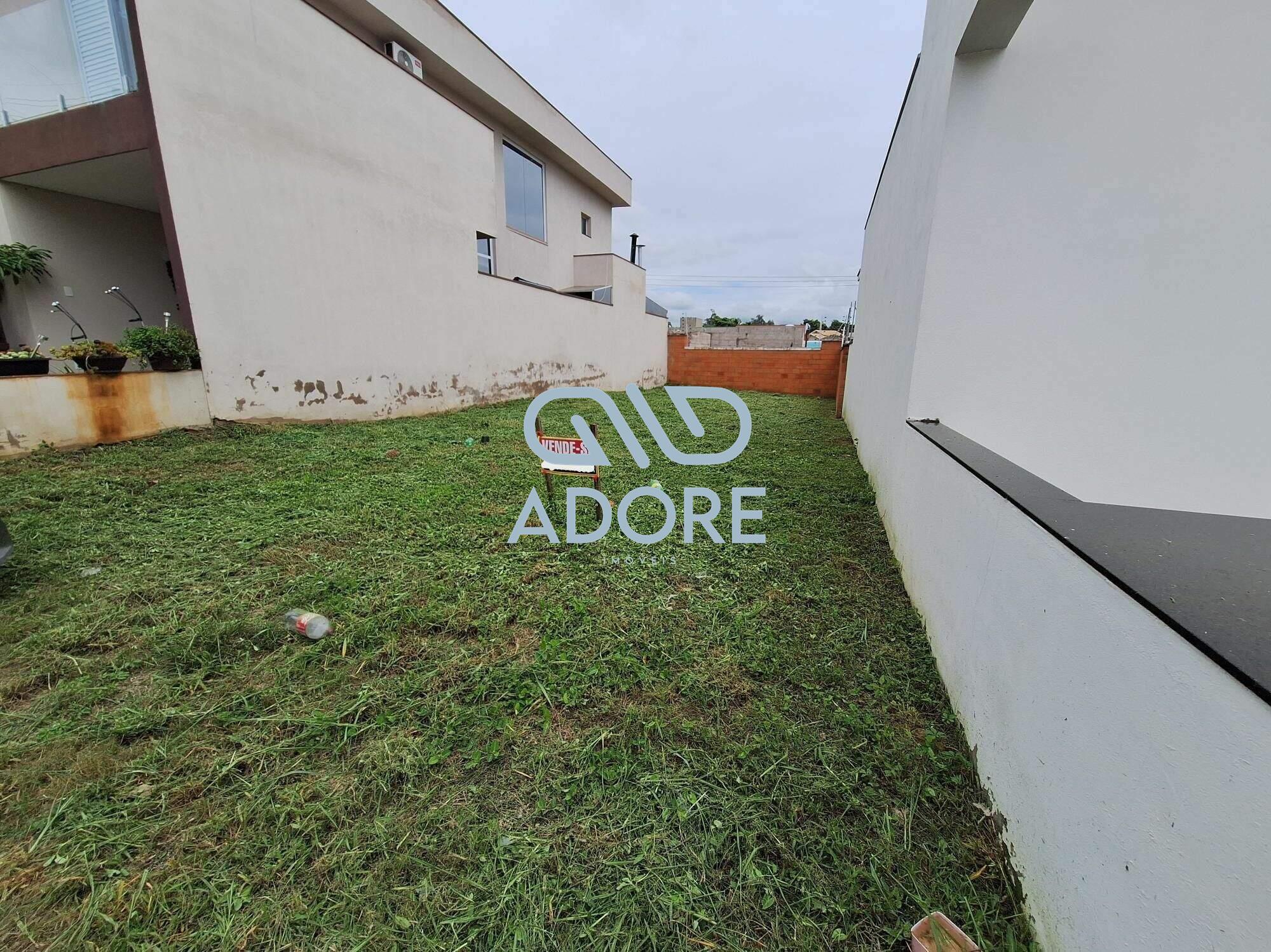 Terreno à venda no Condomínio Village Moutonnée: 