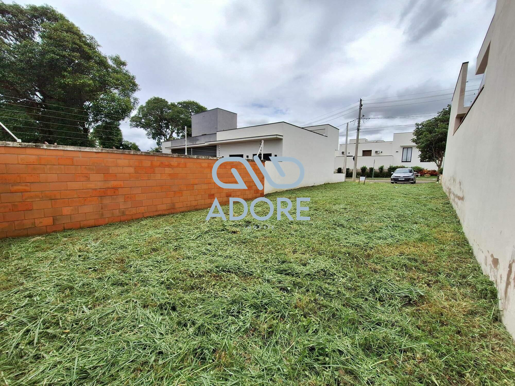 Terreno à venda no Condomínio Village Moutonnée: 