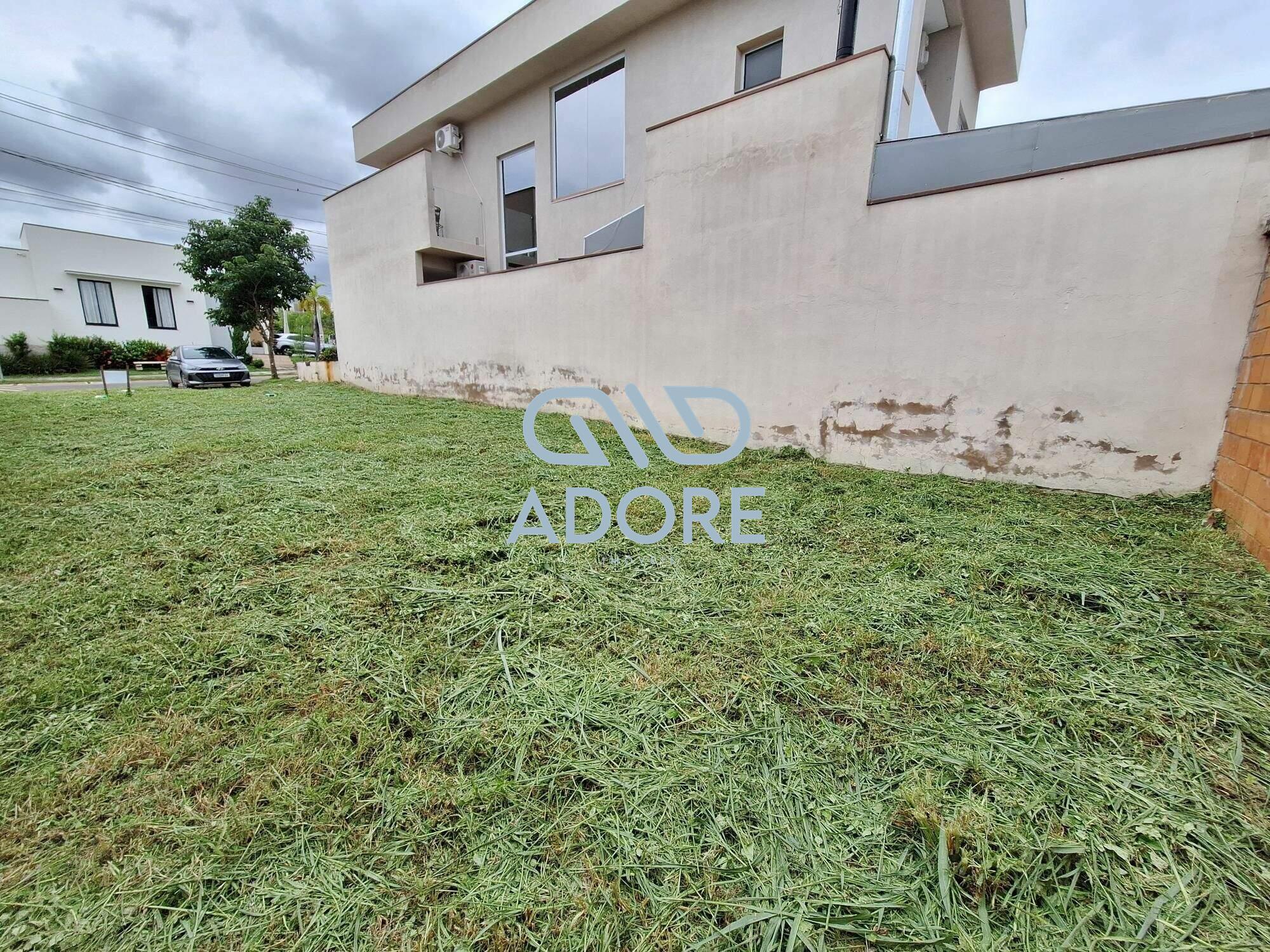 Terreno à venda no Condomínio Village Moutonnée: 