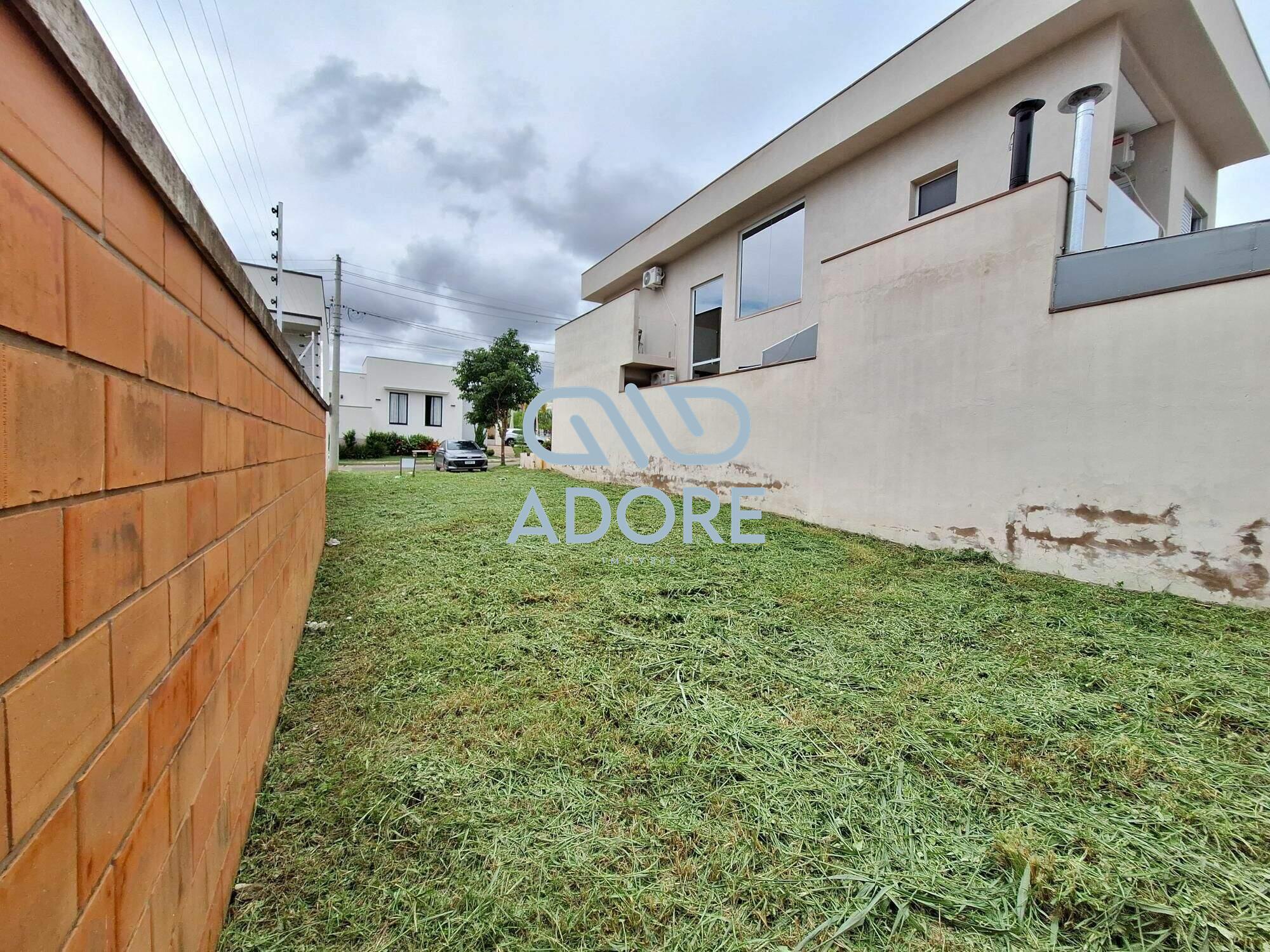 Terreno à venda no Condomínio Village Moutonnée: 