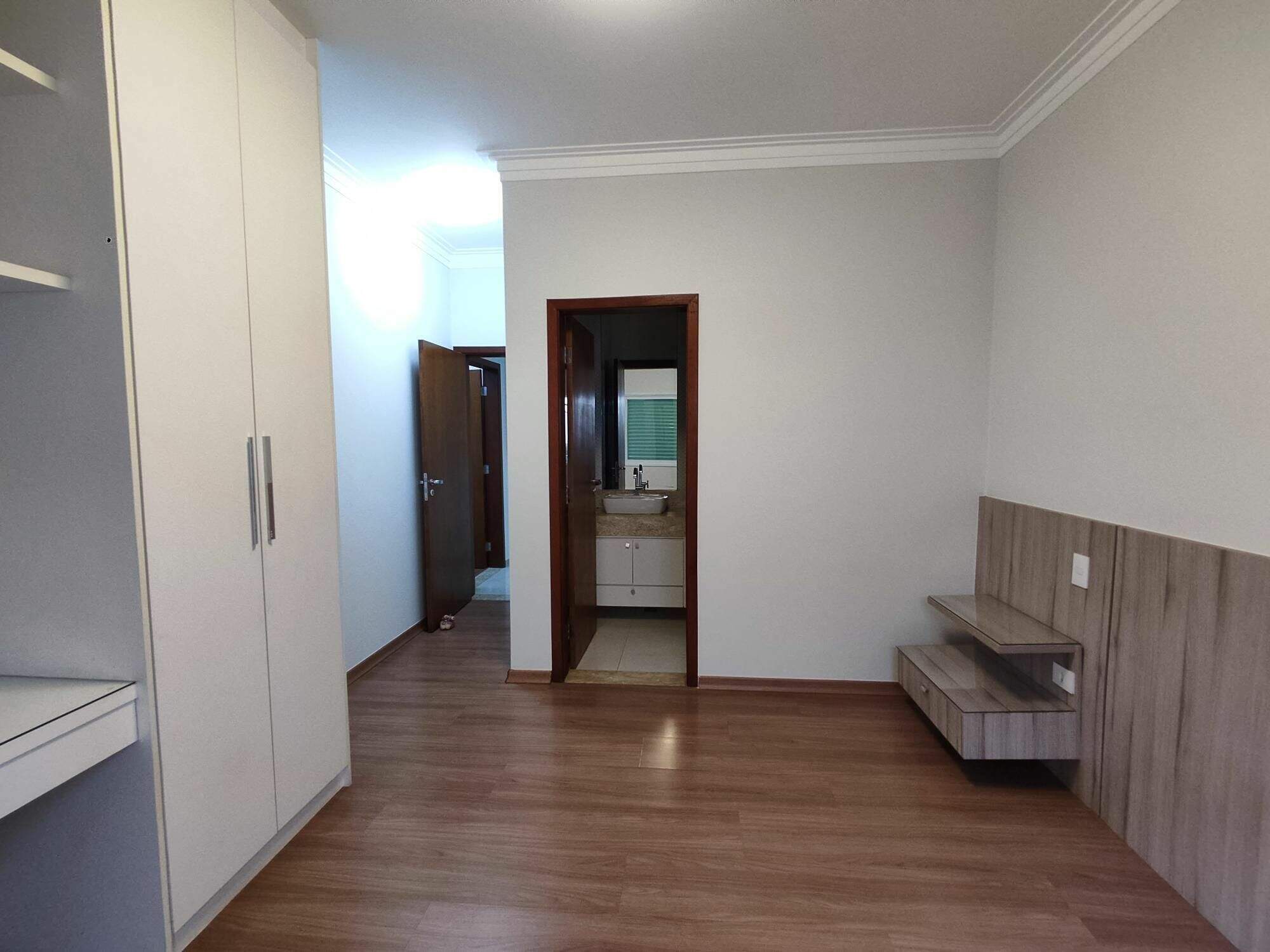Casa de Condomínio para aluguel no Condomínio Palmeiras Imperiais: 