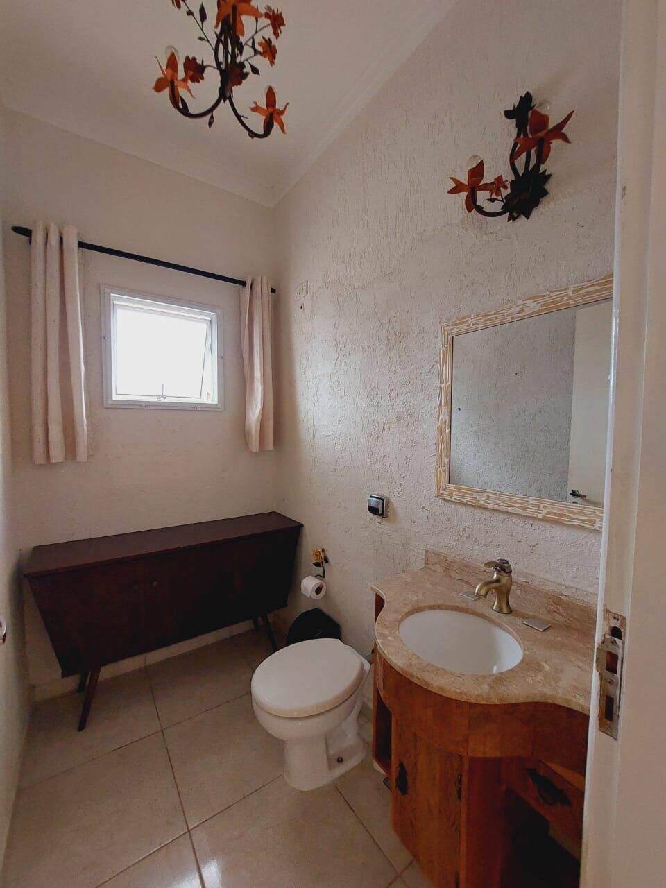Casa de Condomínio para aluguel no Parque Village Castelo: 