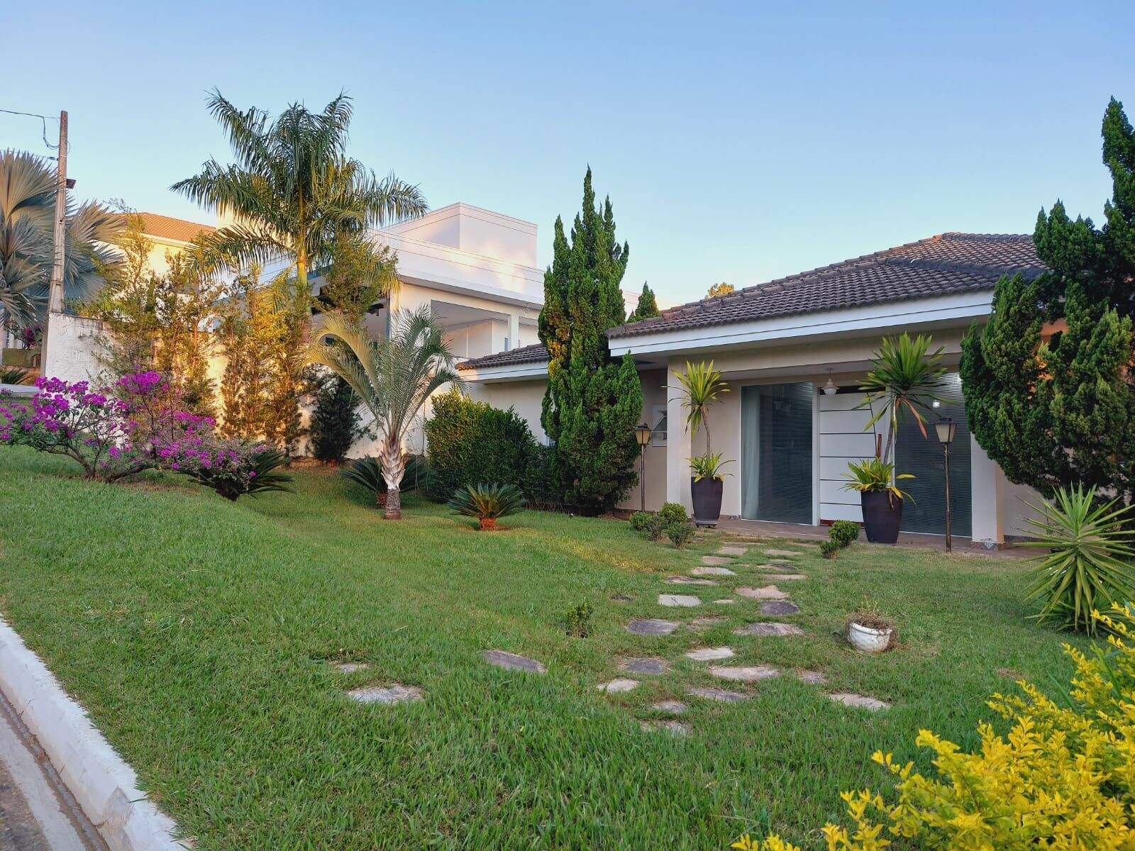 Casa de Condomínio para aluguel no Parque Village Castelo: 