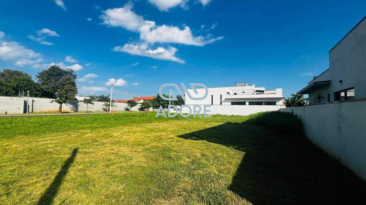 Terreno à venda no Condomínio Saint Paul: 