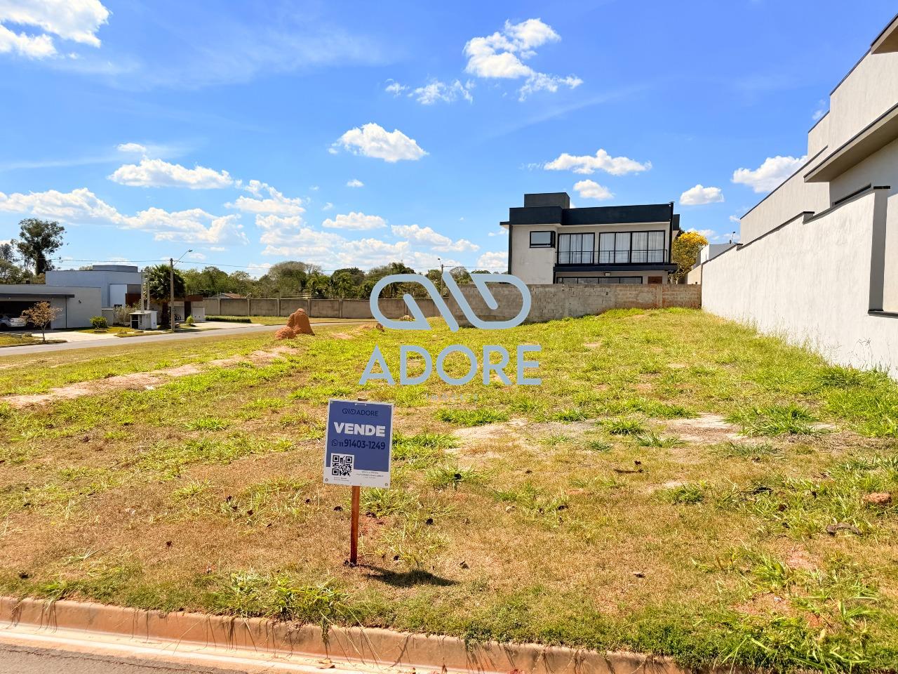 Terreno à venda no Condomínio Portal dos Bandeirantes: 