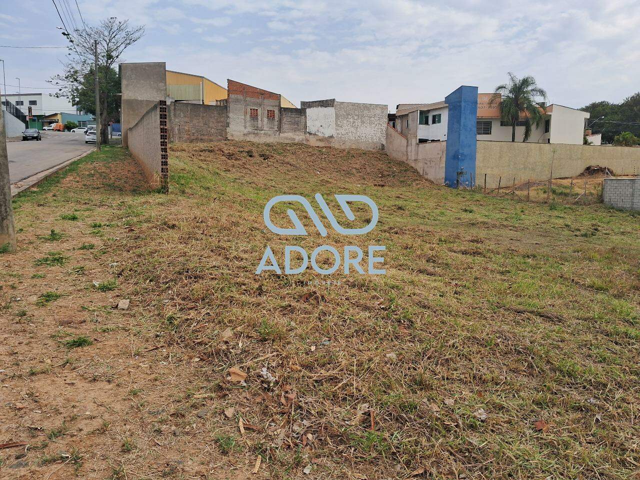Área à venda no Vila Roma: 