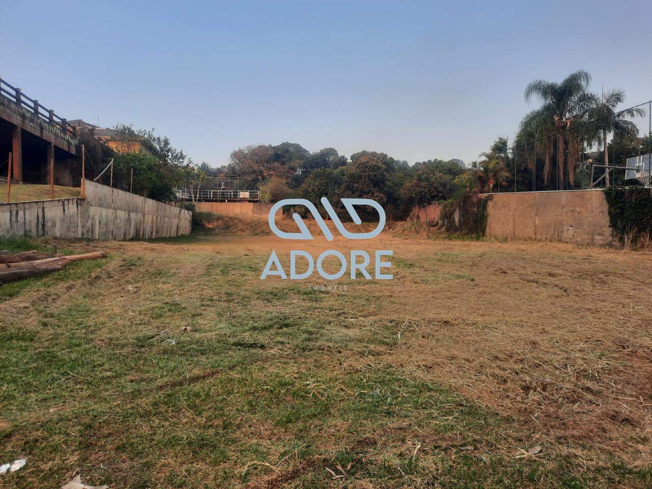 Terreno à venda no Parque Village Castelo: 