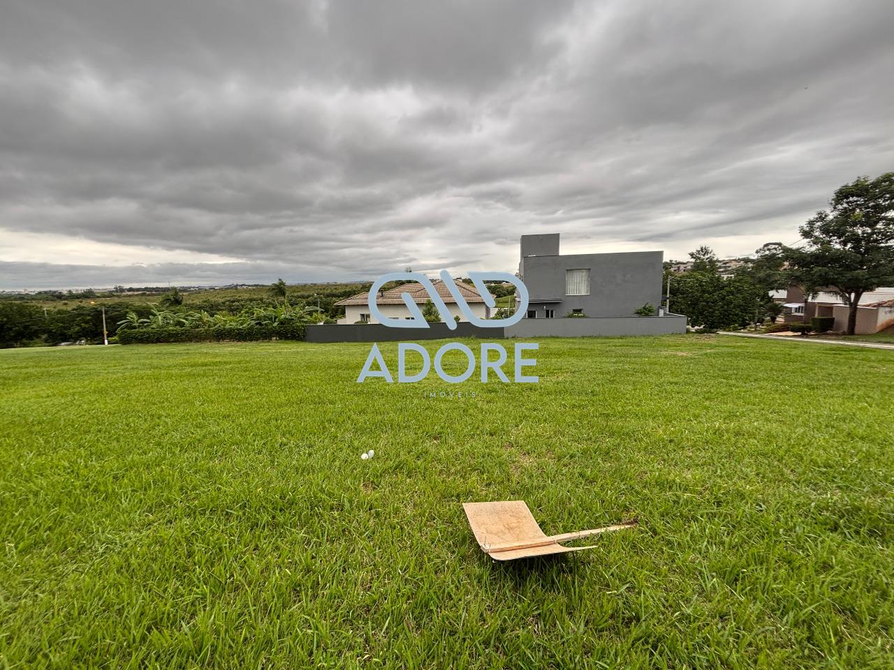 Terreno à venda no Condomínio Palmeiras Imperiais: 