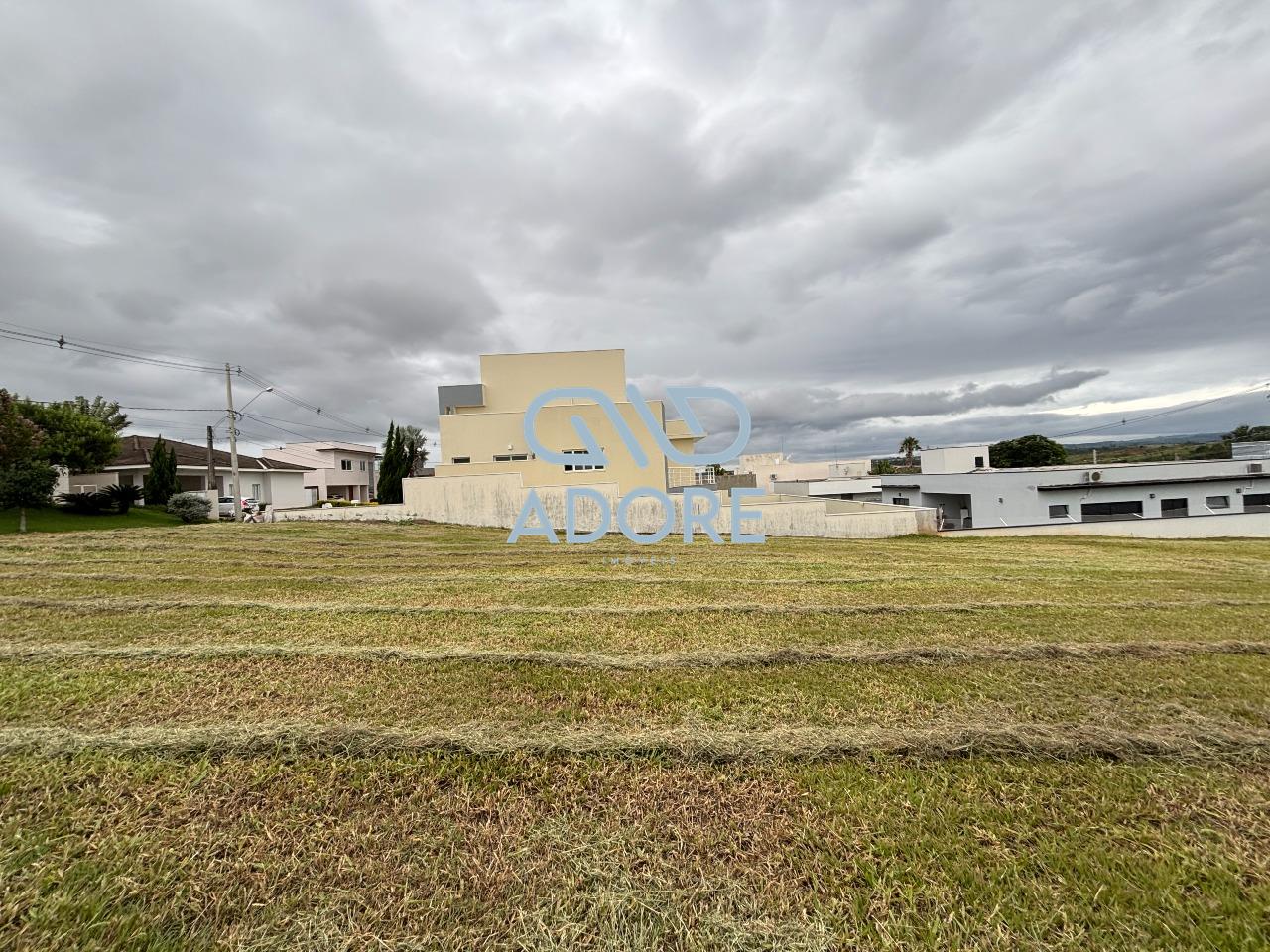 Terreno à venda no Condomínio Palmeiras Imperiais: 