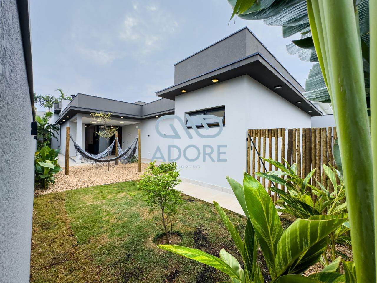 Casa de Condomínio à venda no Condomínio Helvétia Park II: 