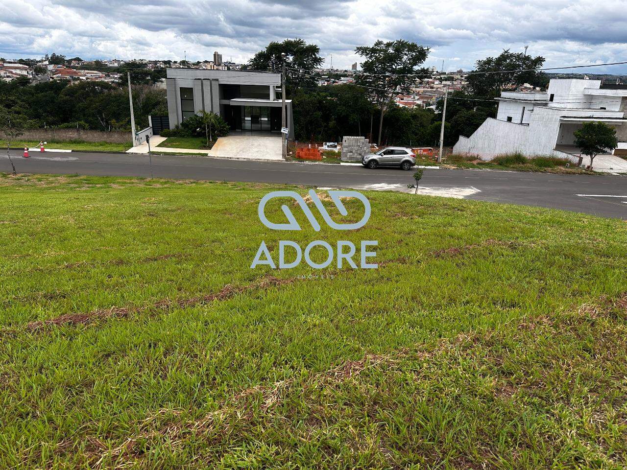 Terreno à venda no Condomínio Mirante dos Ipês: 