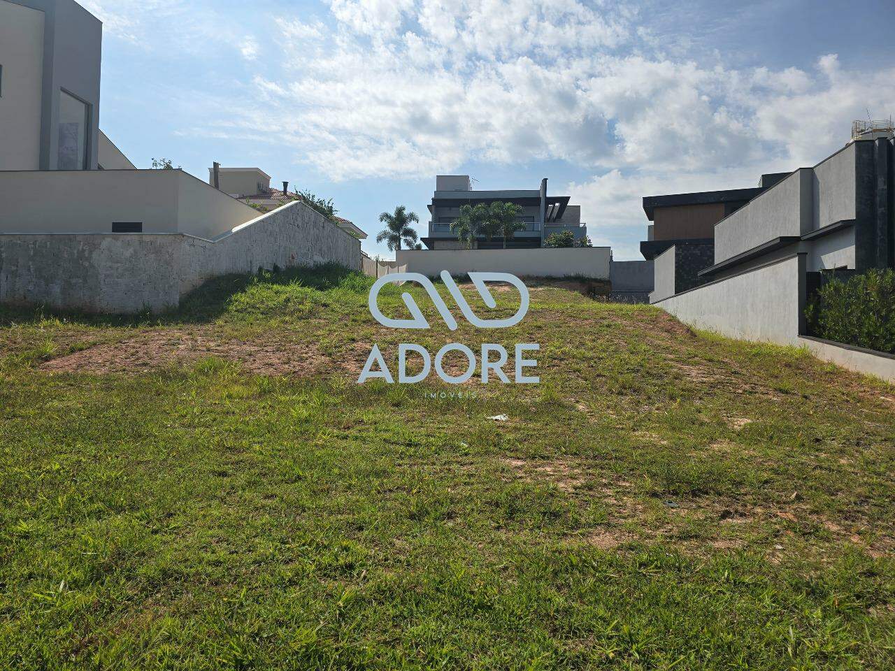 Terreno à venda no Condomínio Portal dos Bandeirantes: