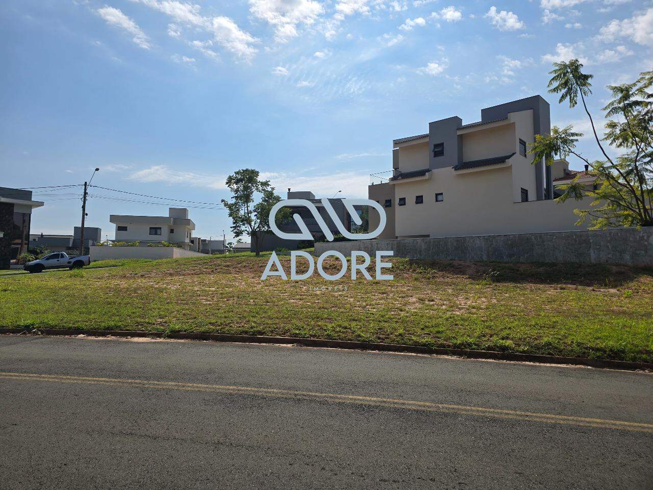 Terreno à venda no Condomínio Portal dos Bandeirantes: 