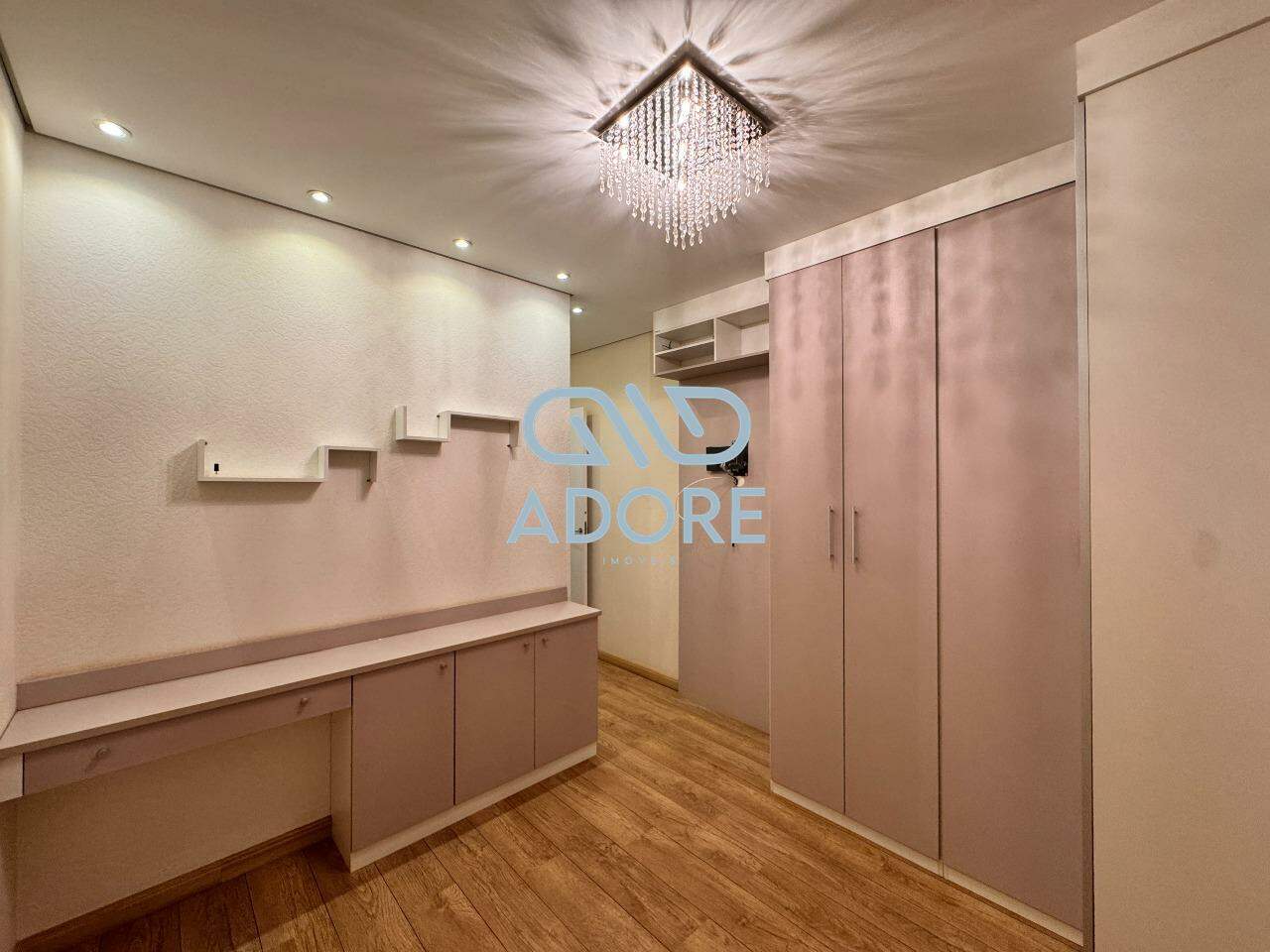 Apartamento à venda no Edifício Jardim dos Taperás: 