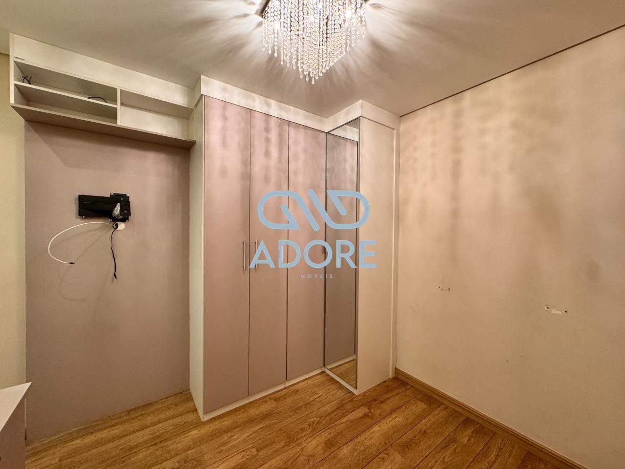 Apartamento à venda no Edifício Jardim dos Taperás: 