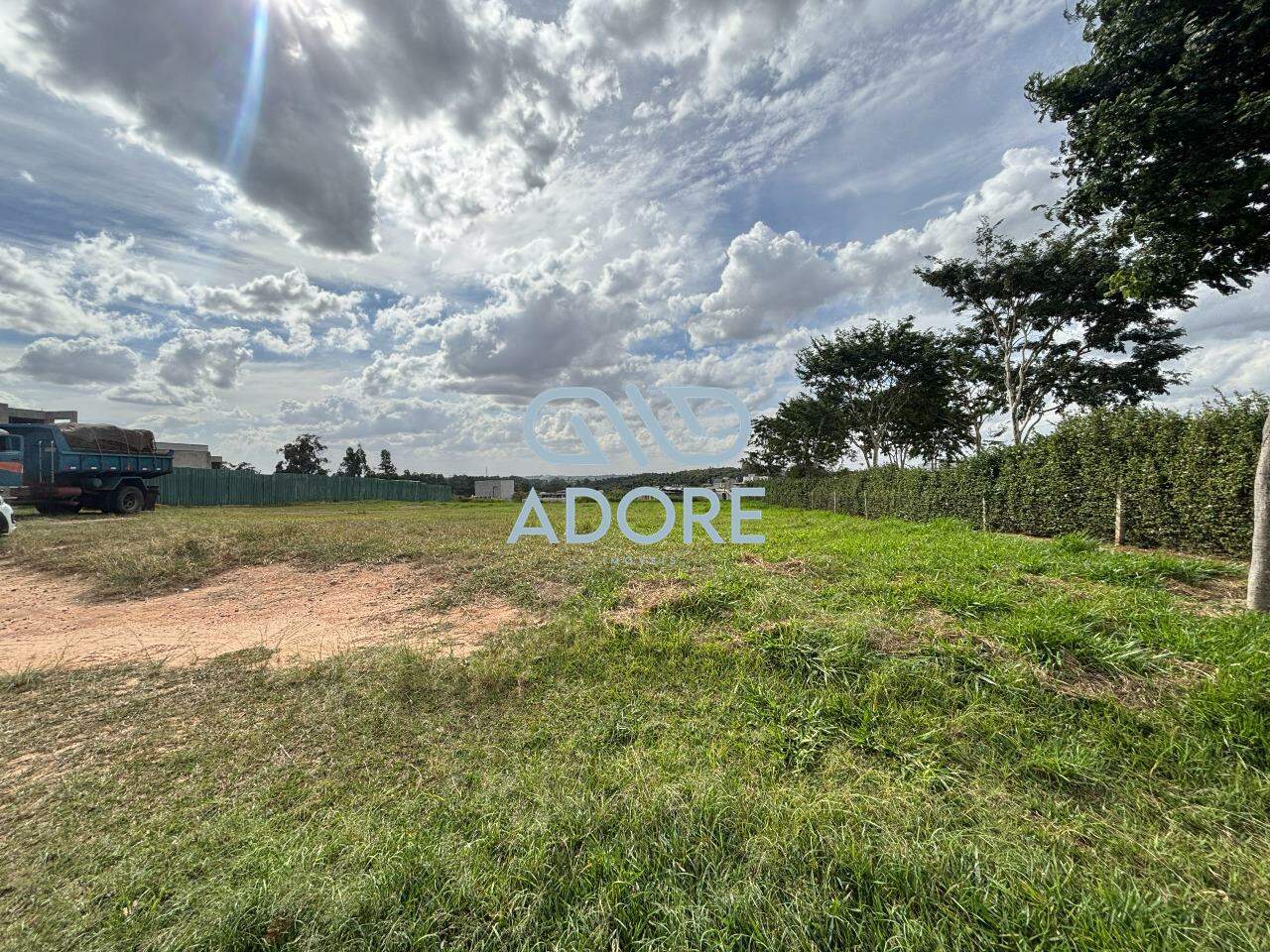 Terreno à venda no Condomínio Terras de São José II : 