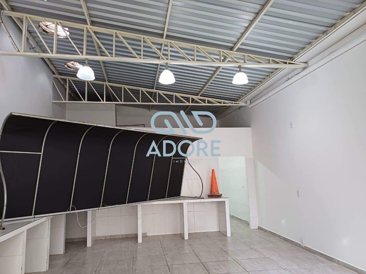 Salão comercial para aluguel no Loteamento Terras de São Pedro e São Paulo: 