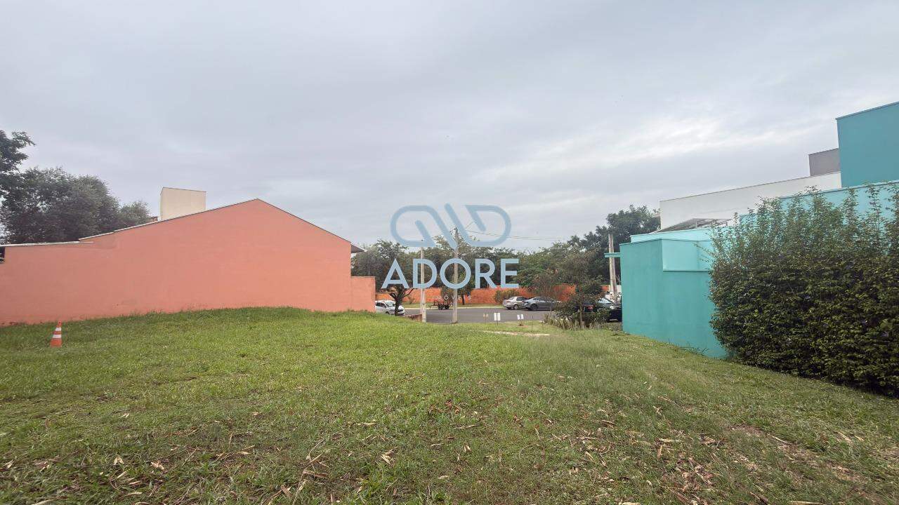 Terreno à venda no Village Moutonnée: 