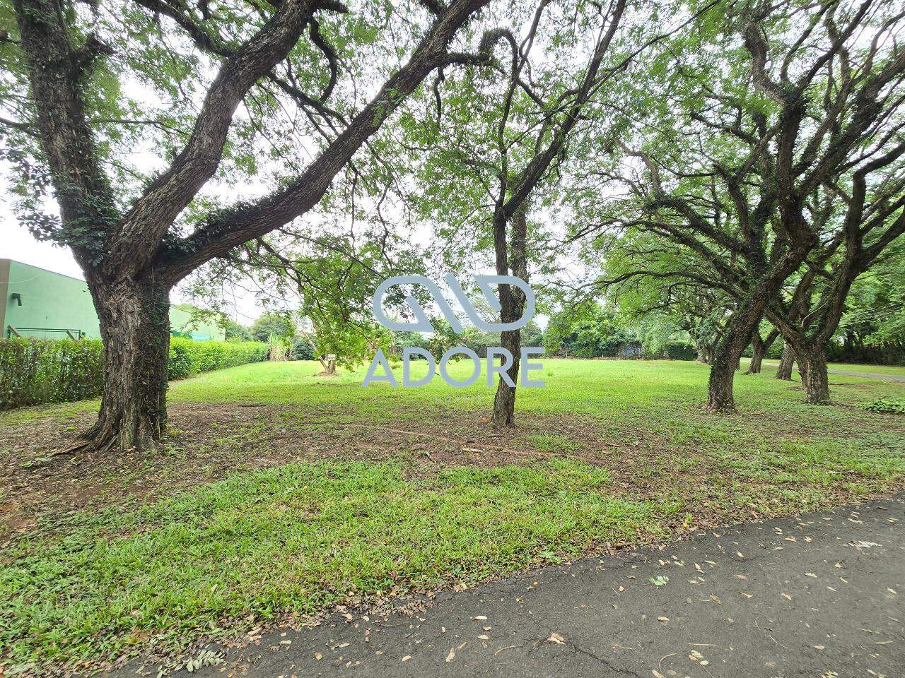 Terreno à venda no Condomínio Primavera :