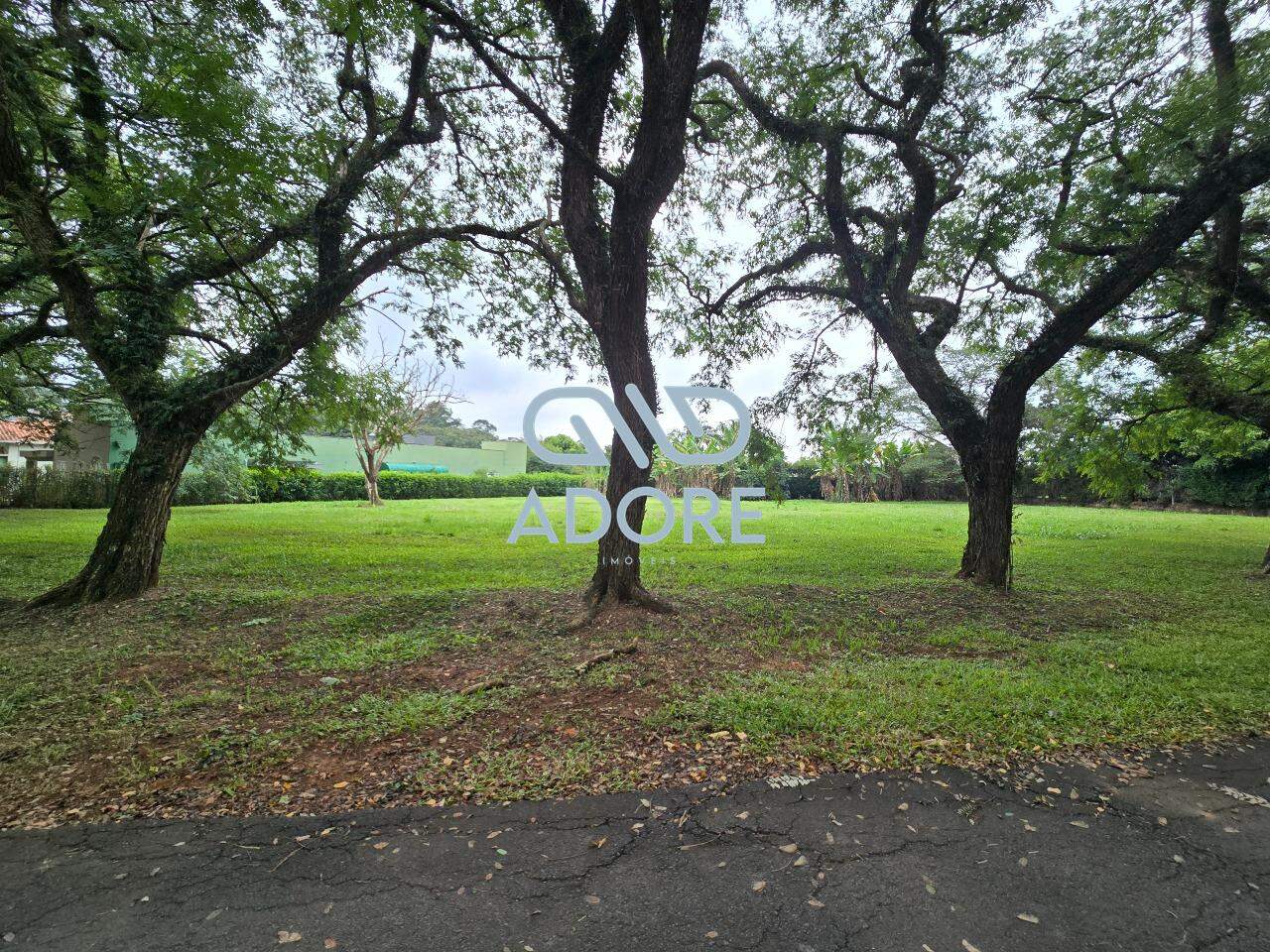 Terreno à venda no Condomínio Primavera :