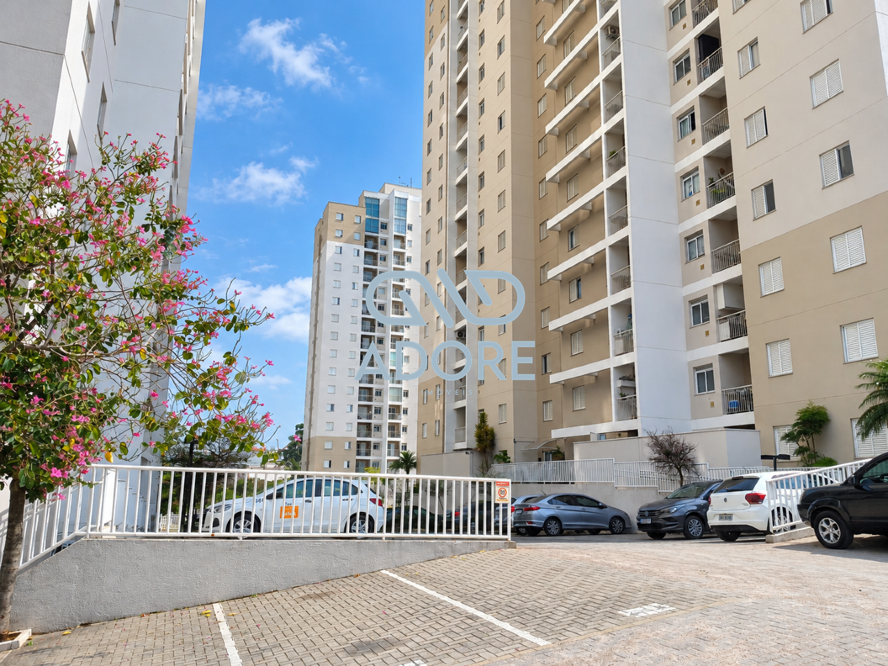 Apartamento à venda no Edifício Jardim dos Taperás: 