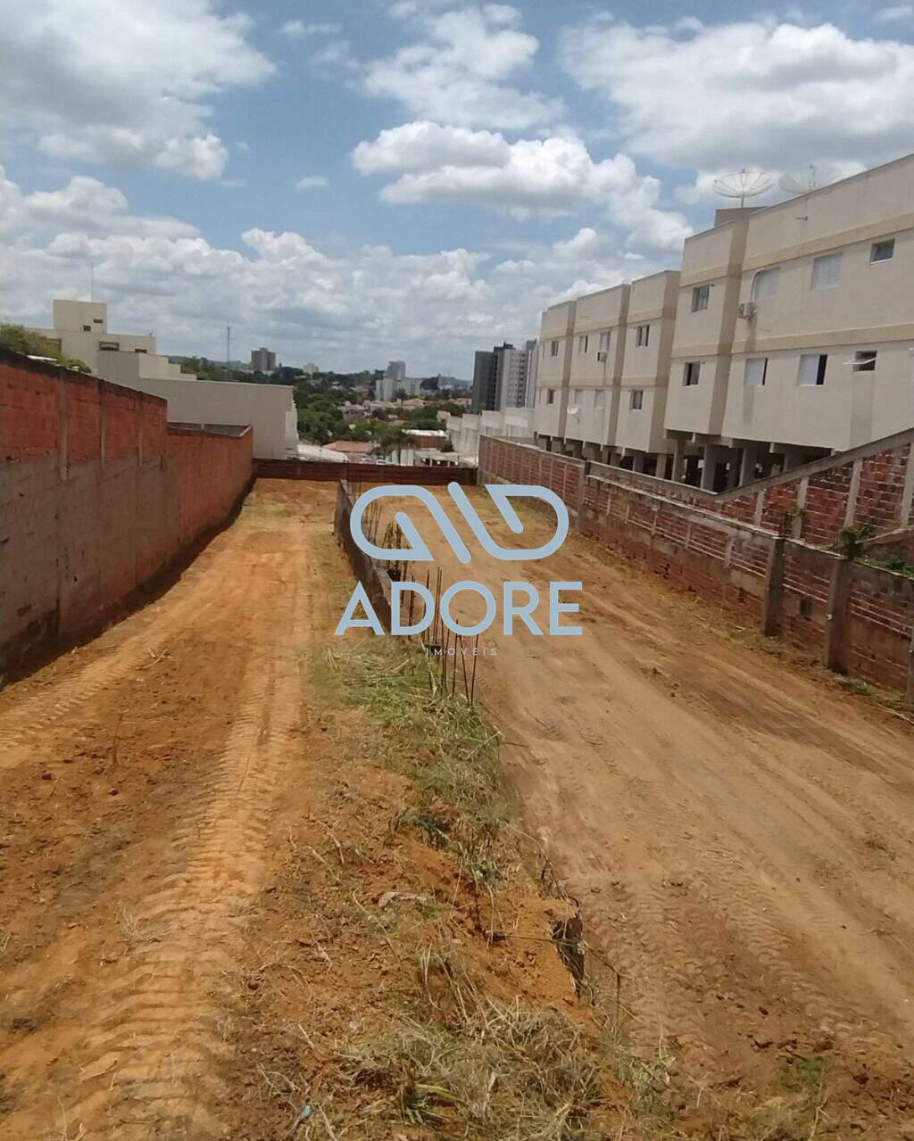 Terreno à venda no Jardim São José: 