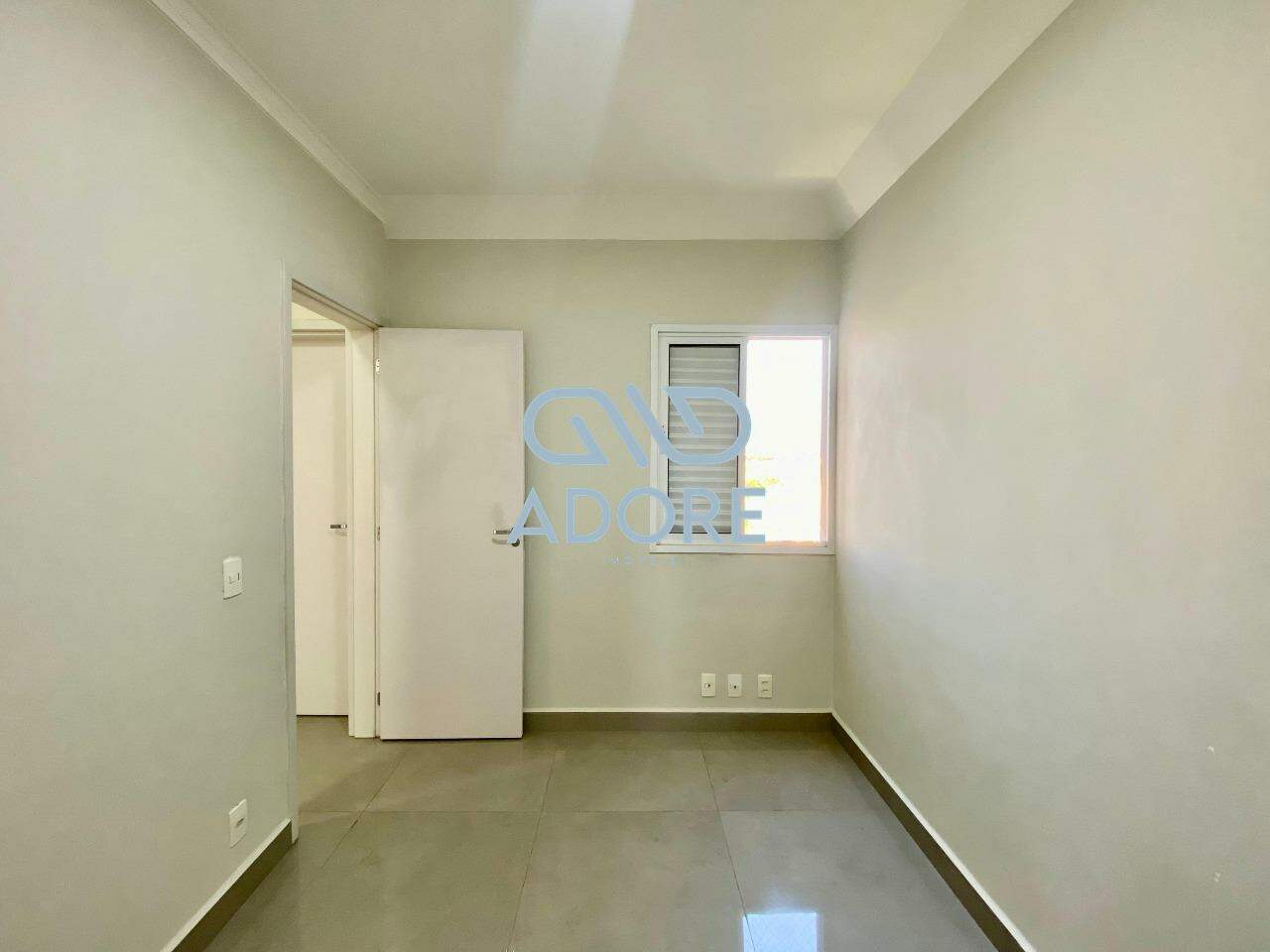 Apartamento à venda no Edifício Jardim dos Taperás: 