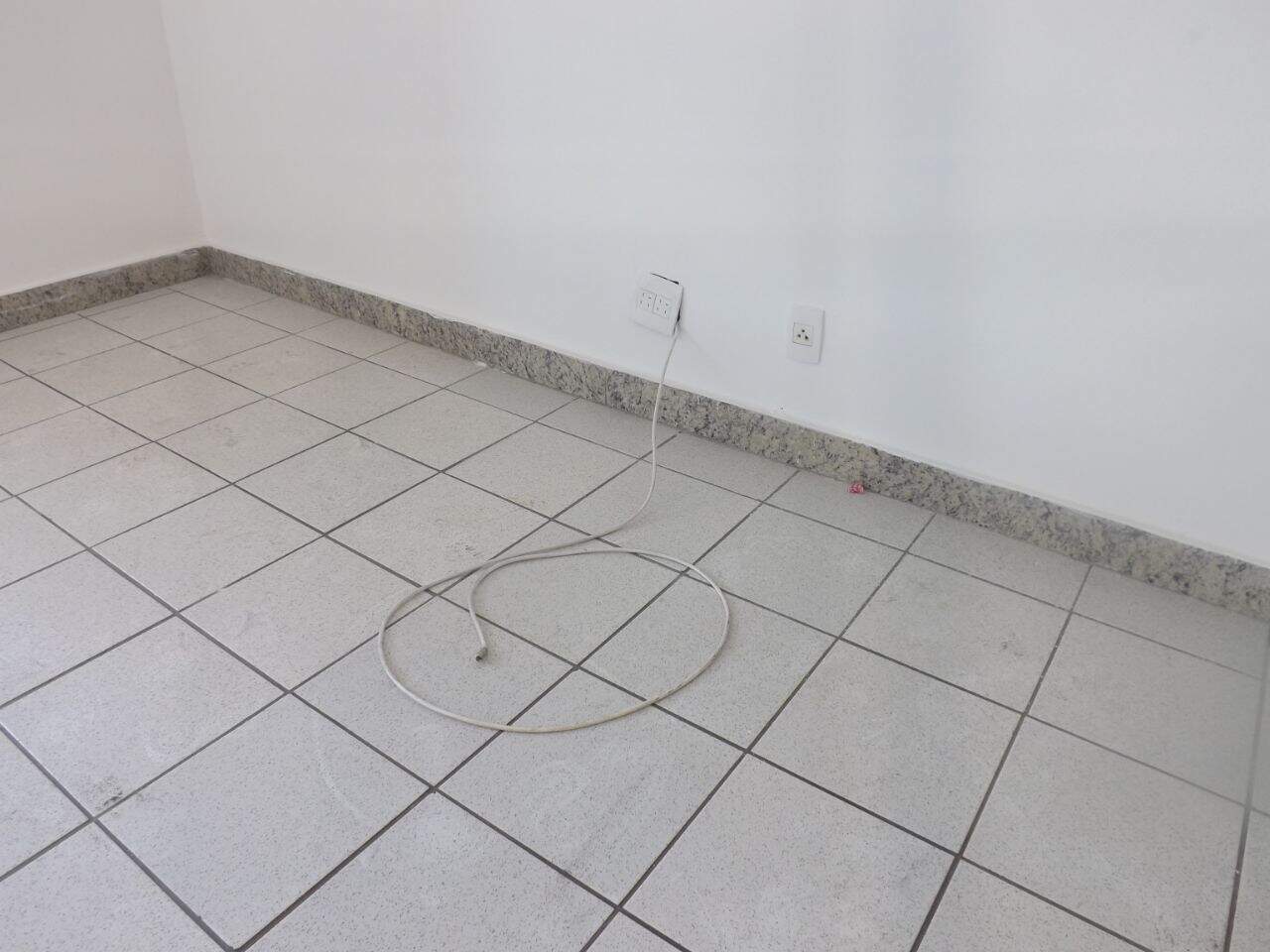 Sala para aluguel no Santa Terezinha: 