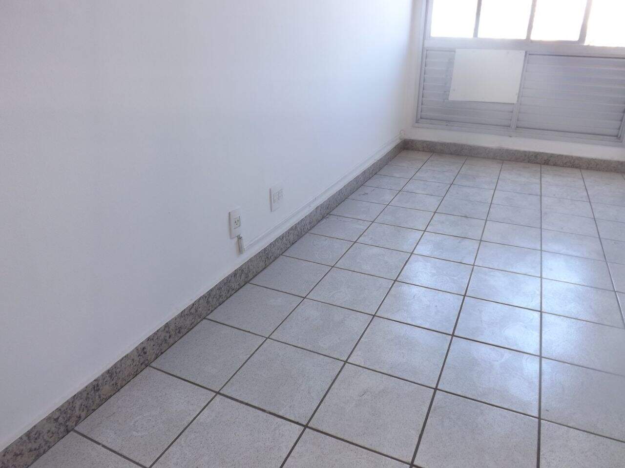 Sala para aluguel no Santa Terezinha: 