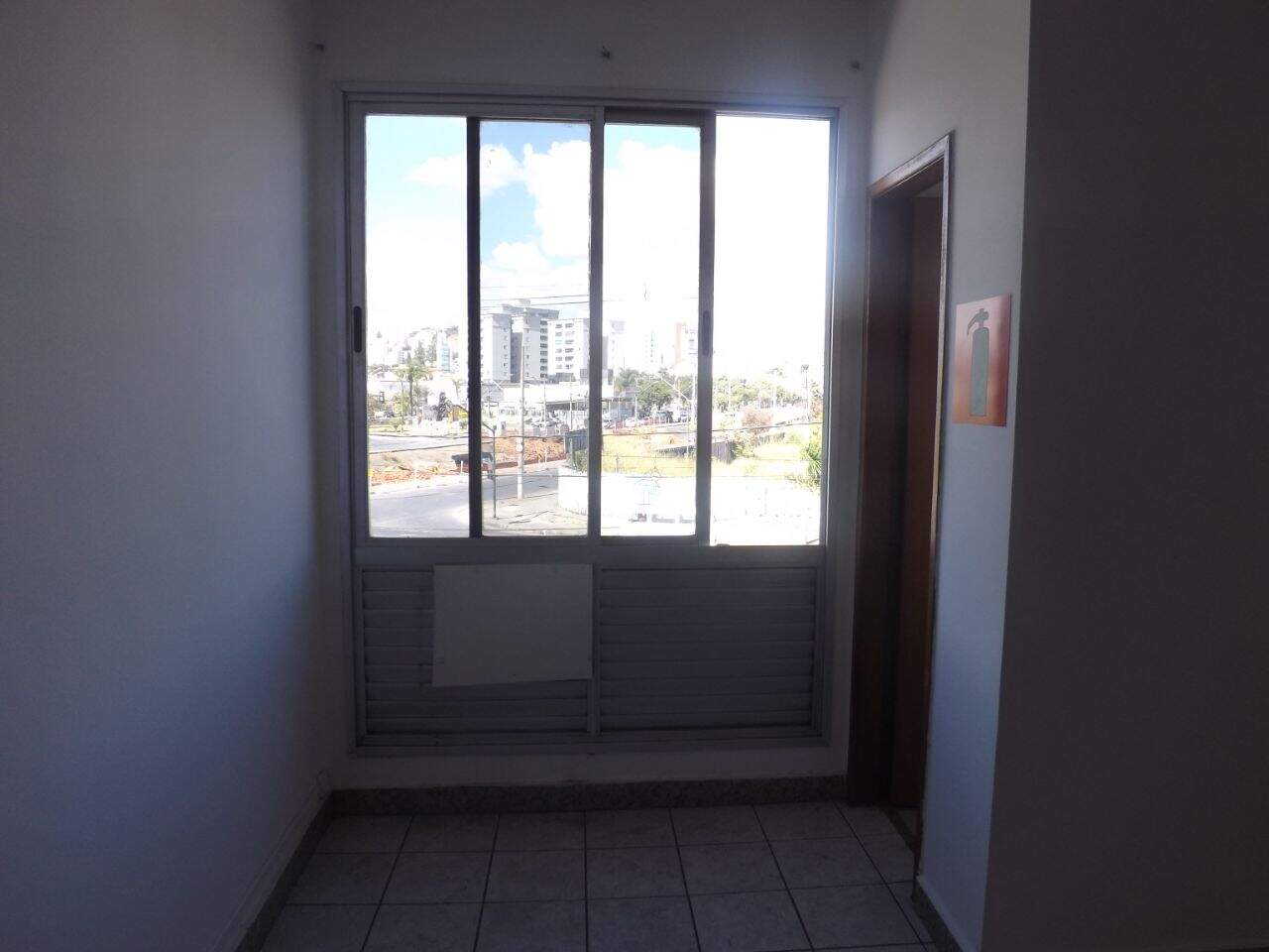 Sala para aluguel no Santa Terezinha: 