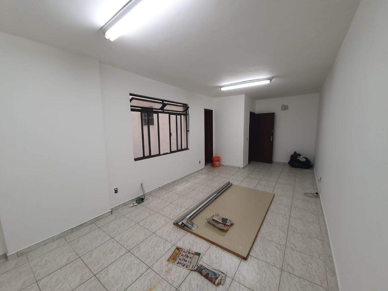 Sala à venda no Barro Preto: 