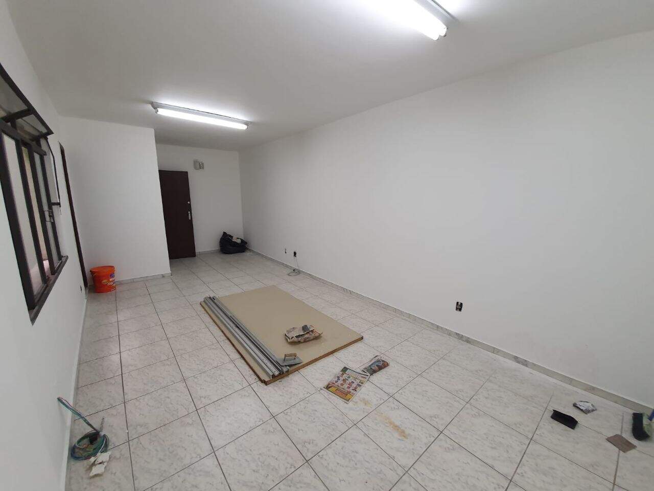 Sala à venda no Barro Preto: 