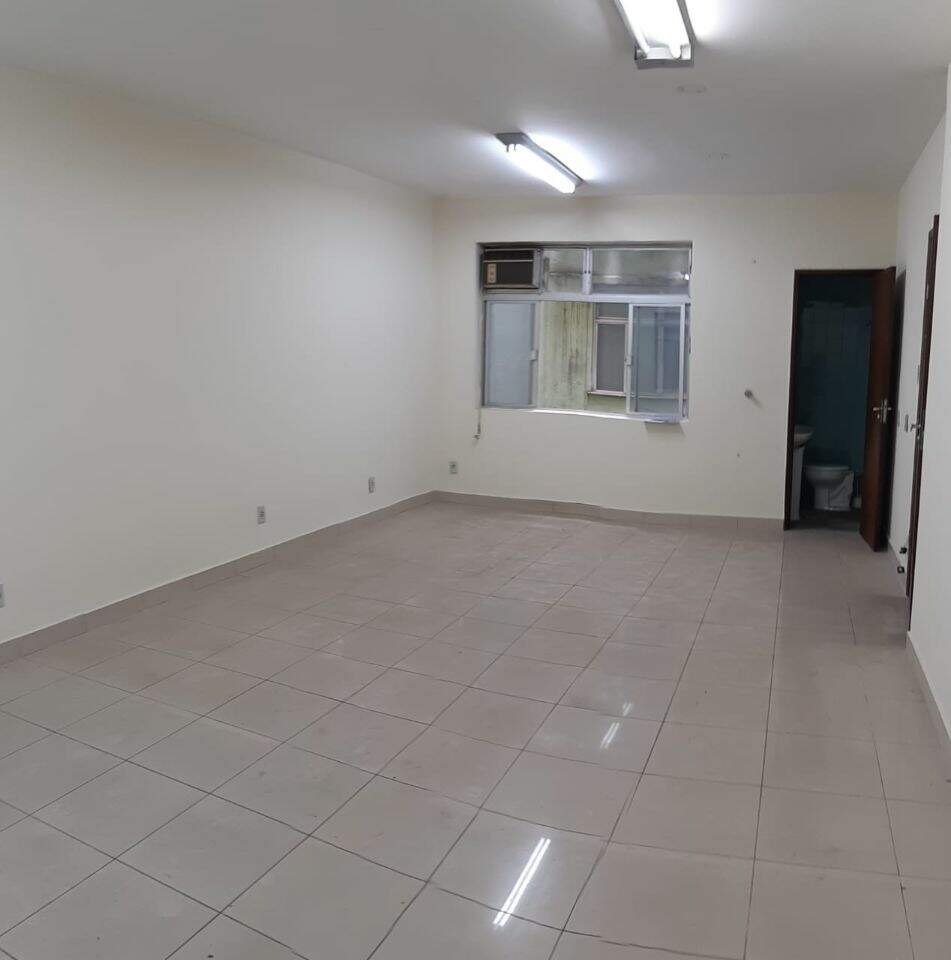 Sala à venda no Centro: 