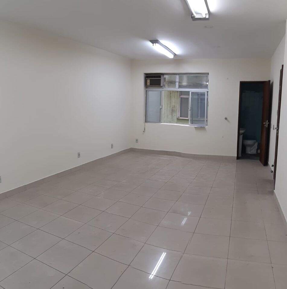 Sala à venda no Centro: 