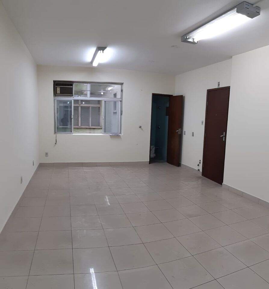 Sala à venda no Centro: 