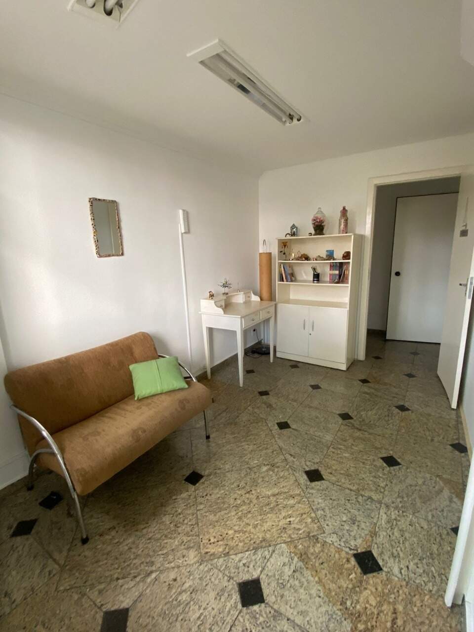 Sala à venda no Carmo: 