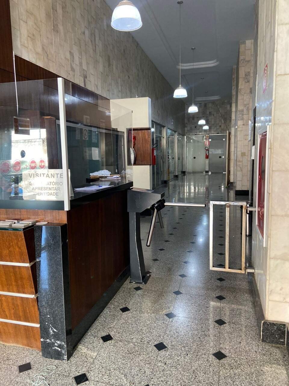 Sala à venda no Carmo: 