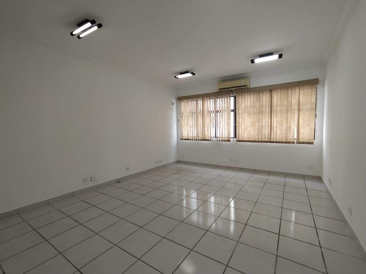 Conjunto de Salas à venda no Prado: 