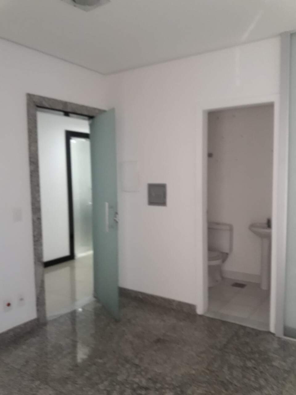 Sala à venda no Santa Tereza: 