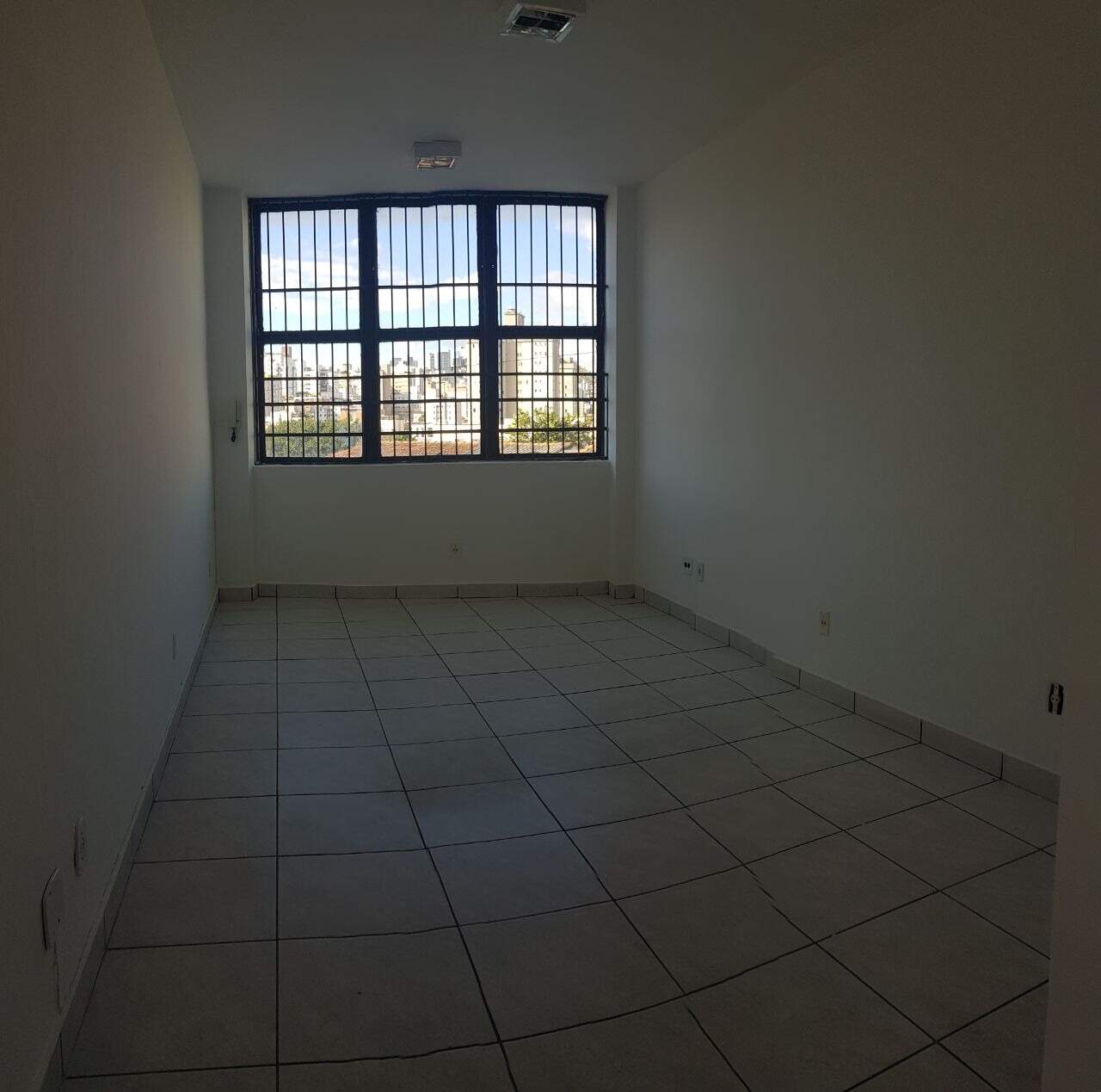 Sala para aluguel no Nova Suíssa: 